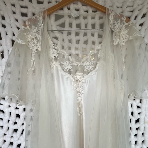 VINTAGE SLIP + CHEMISE SLEEP SET - Picture 2 of 5